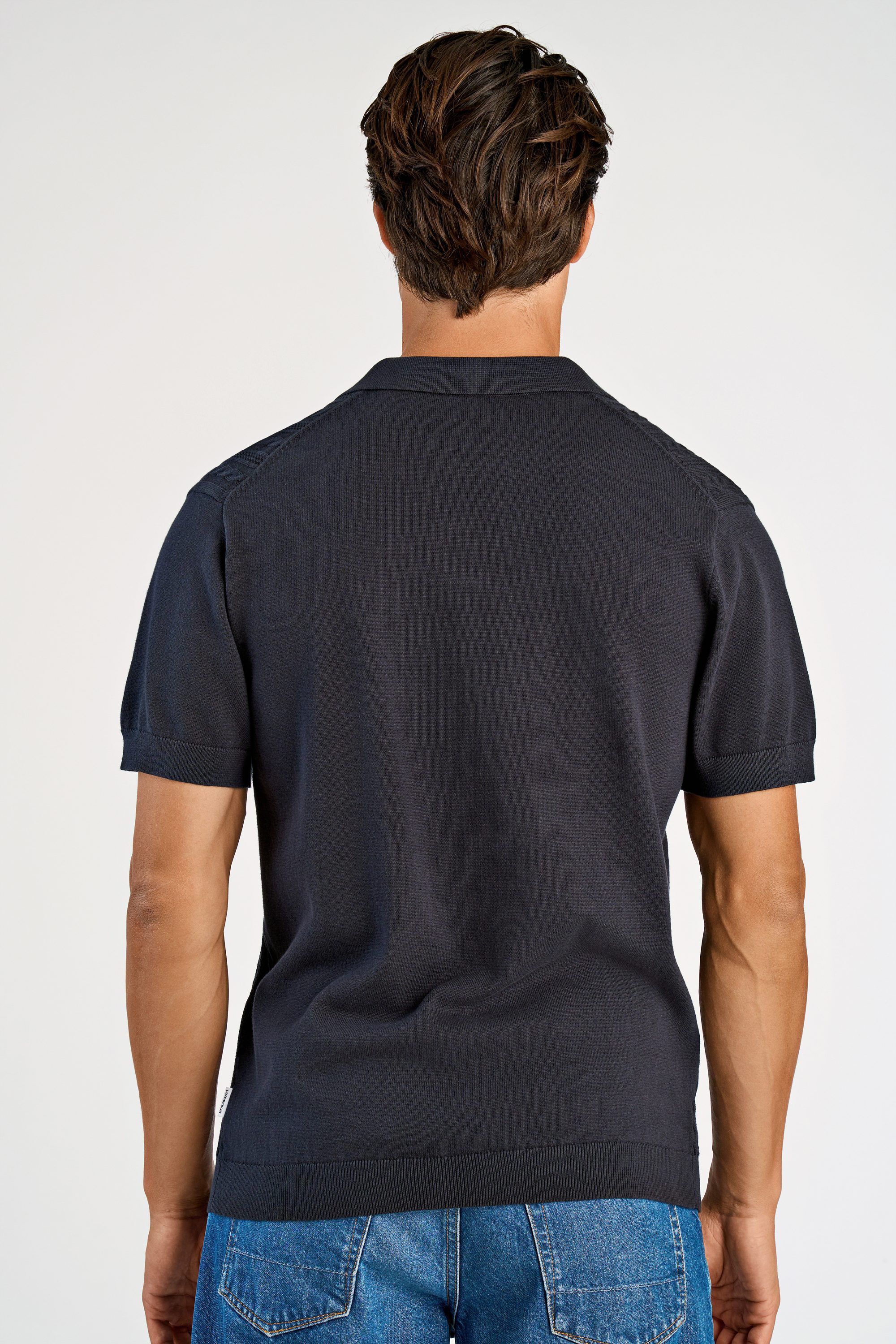 Knitted S/S cable v-neck polo