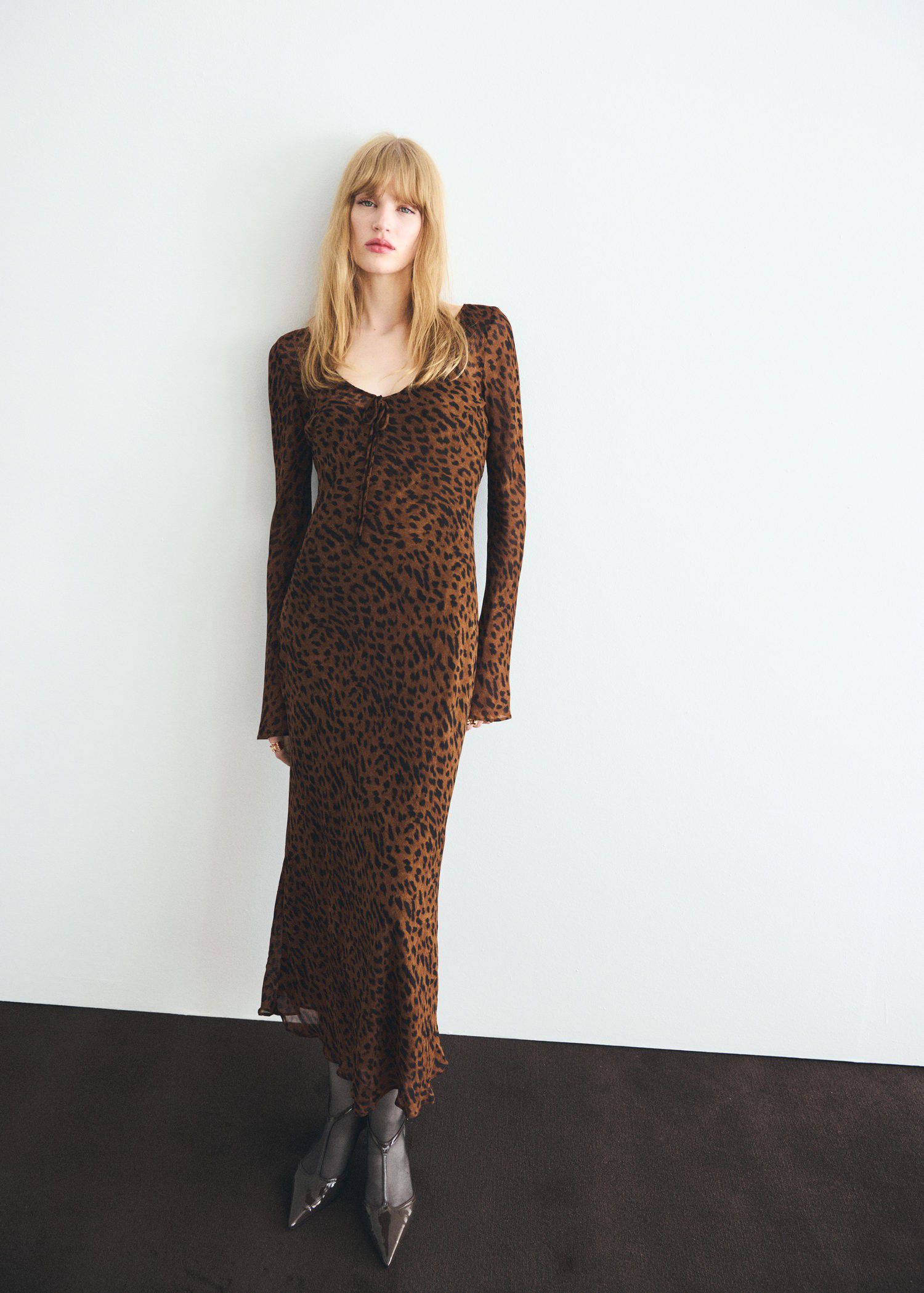 Long-sleeved leopard-print dress
