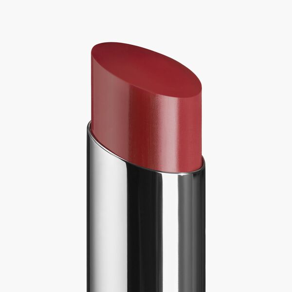 Hydrating And Plumping Lipstick. Intense, Long-Lasting Colour And Shin