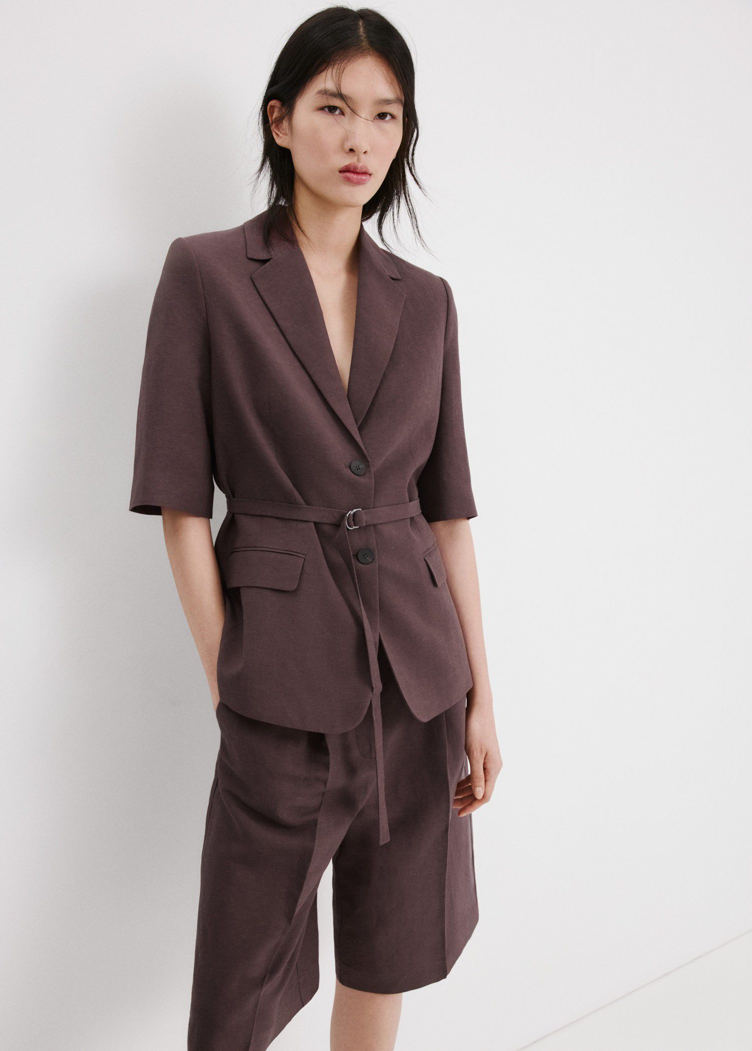 Straight linen Bermuda shorts