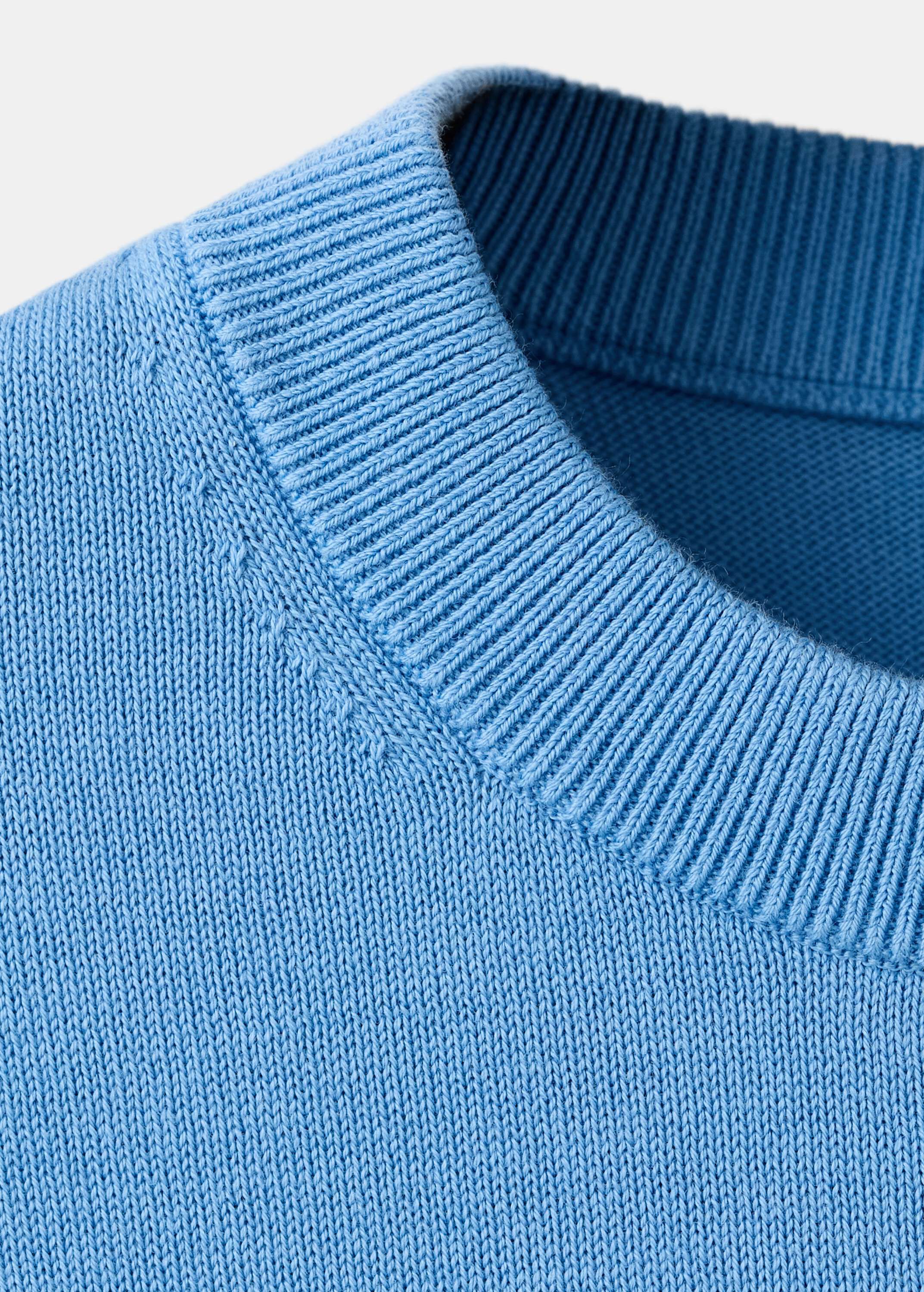 Short-sleeved knitted sweater
