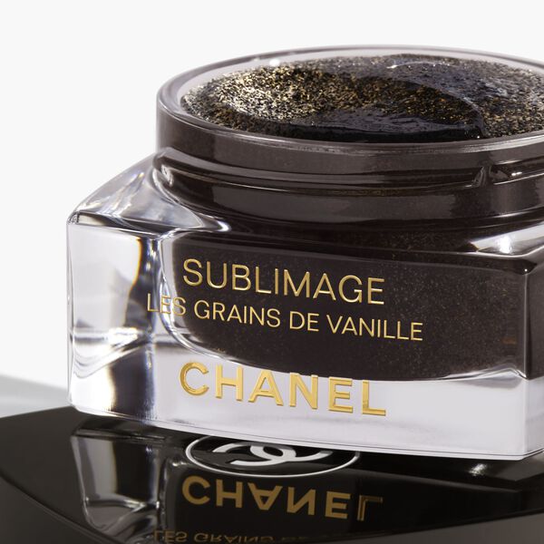 Purifying And Radiance-Revealing Vanilla Seed Face Scrub
