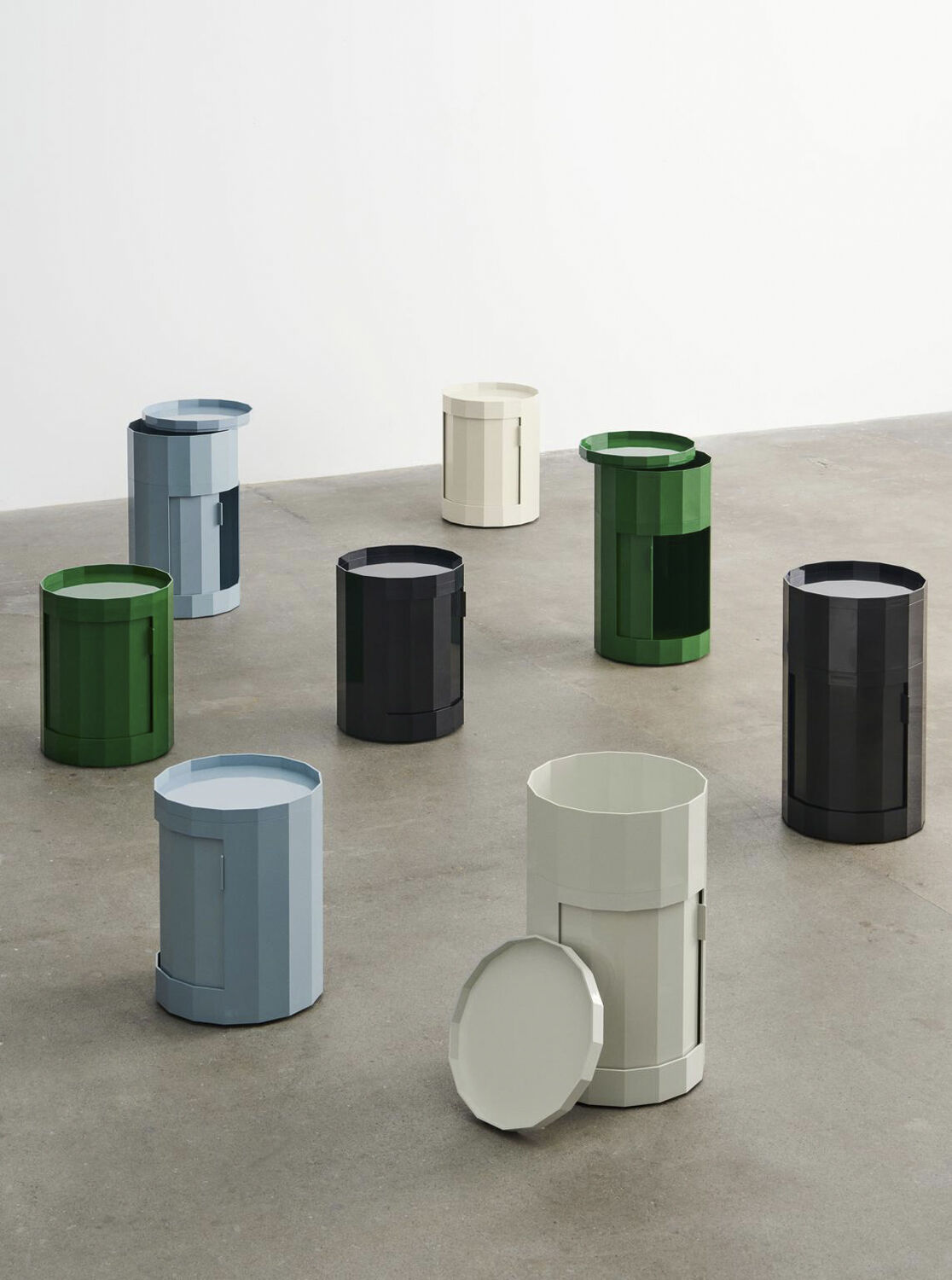 Facet Cabinet incl. feet and castor