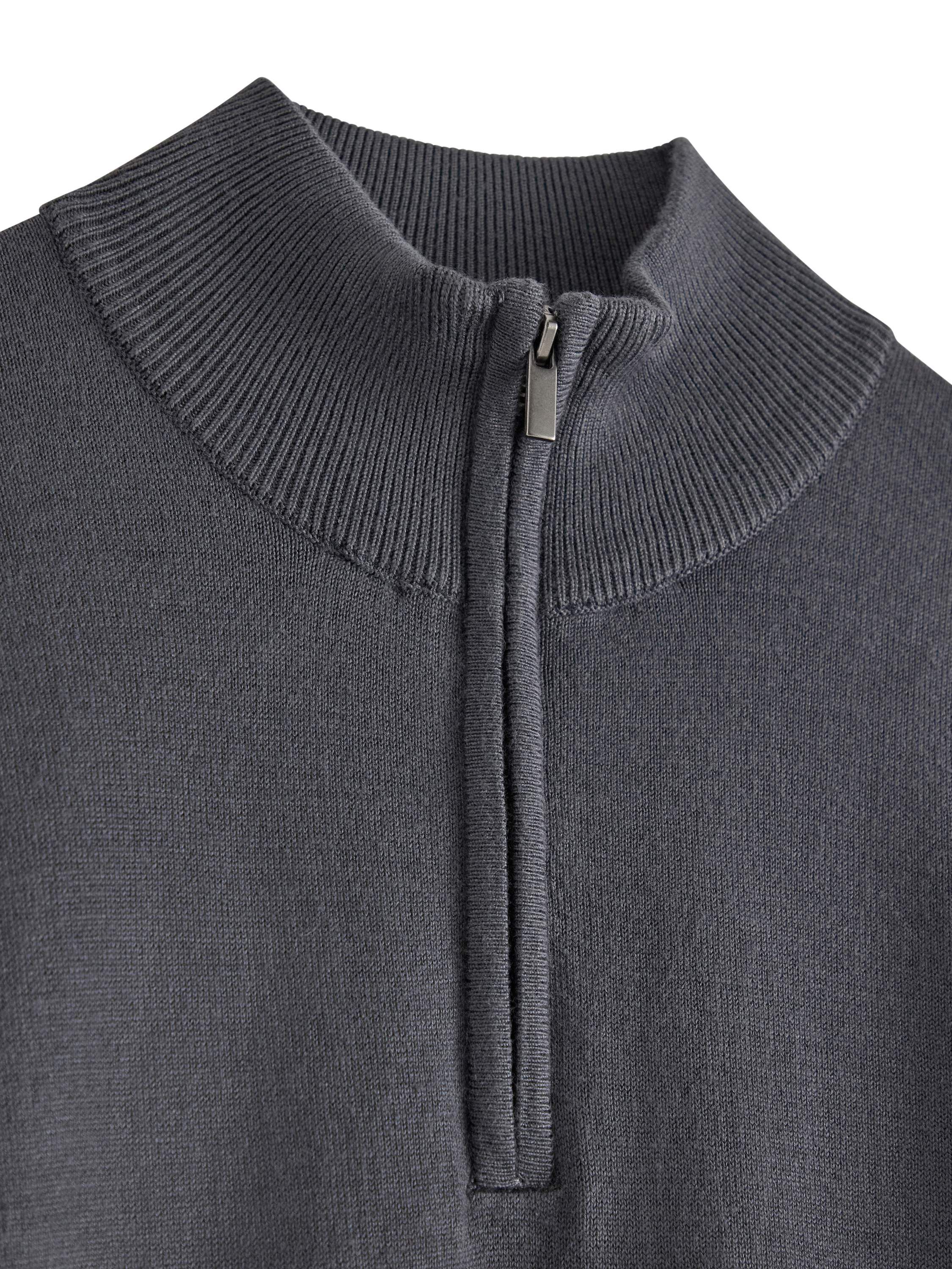 Soft knitted jumper with half-zip t