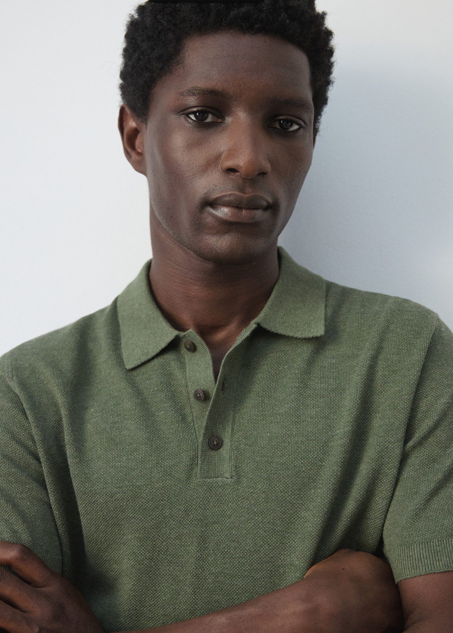 Fine knit polo shirt with microstru
