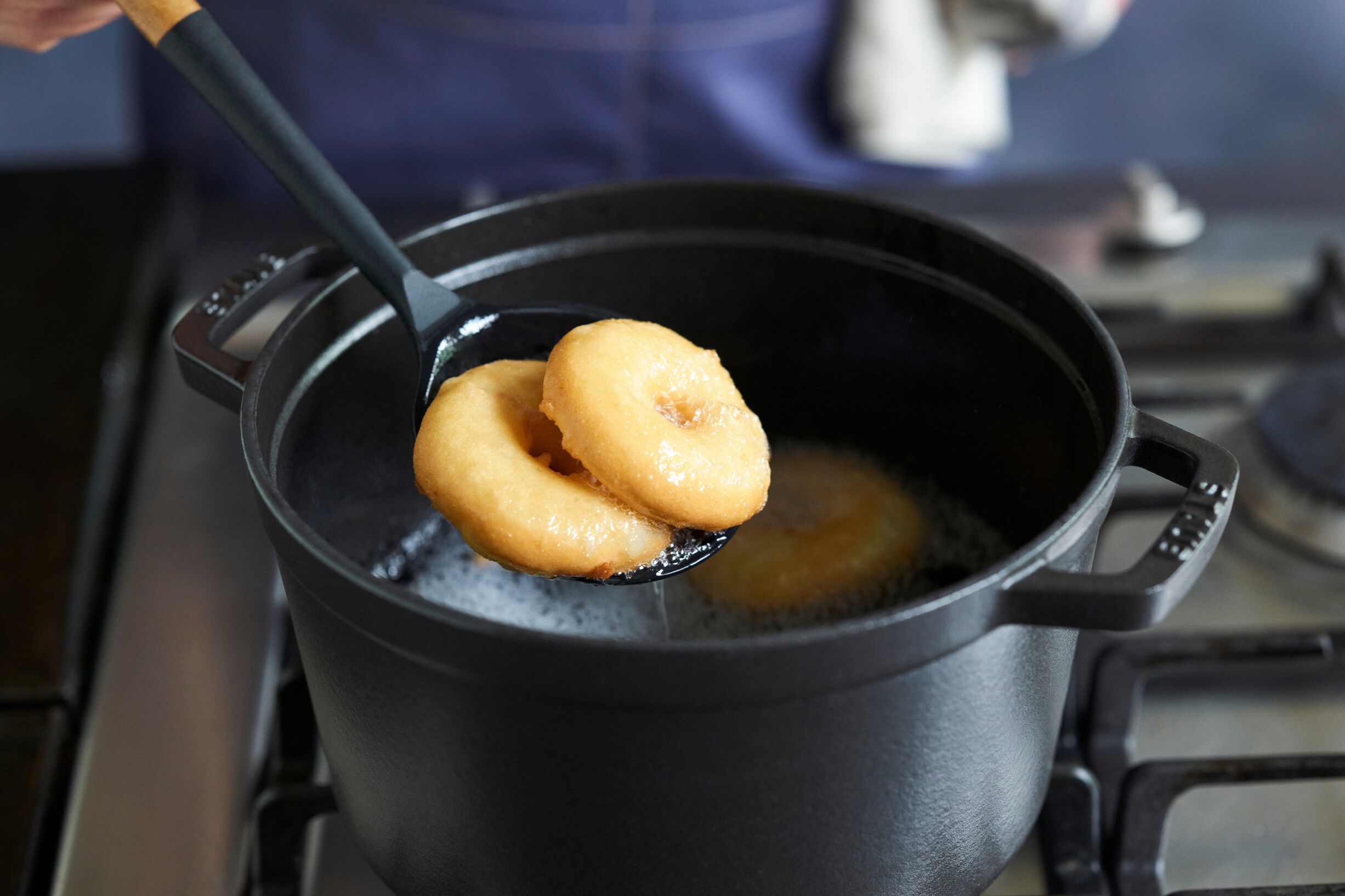 La Cocotte Cocotte Dyb 24 cm / 4,75 l, Rund, Sort, St&oslash;bejern