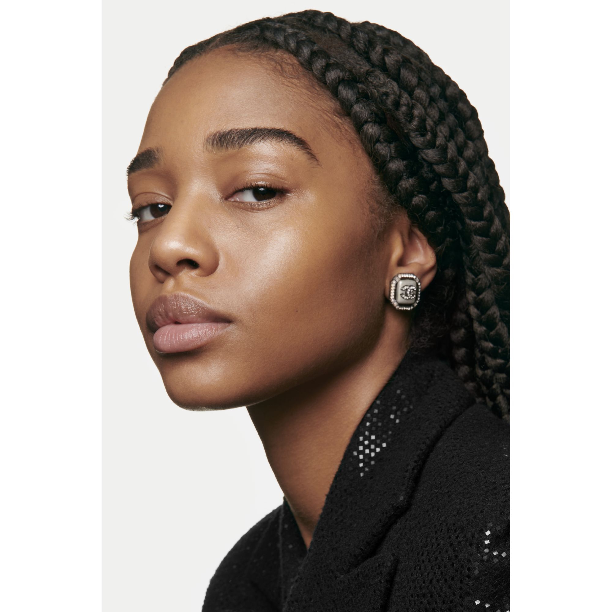 Illuminates - Hydrates - Protects