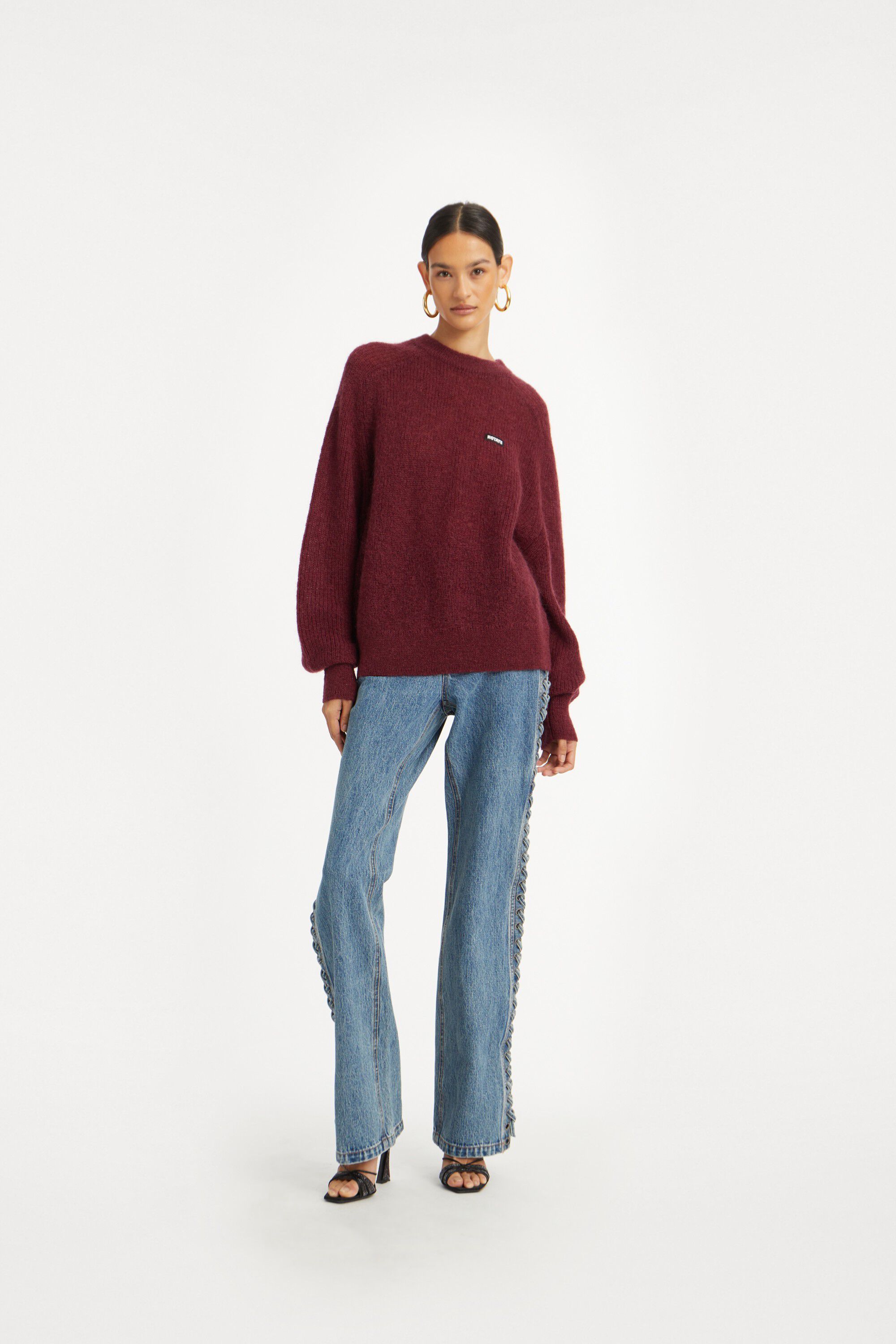 LIGHT KNIT LOGO SWEATER