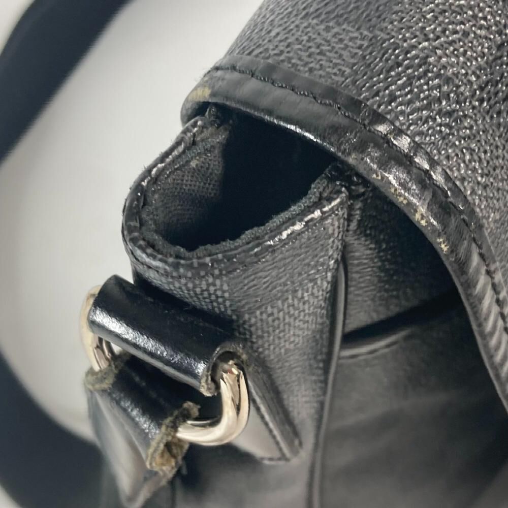 Louis Vuitton Messenger