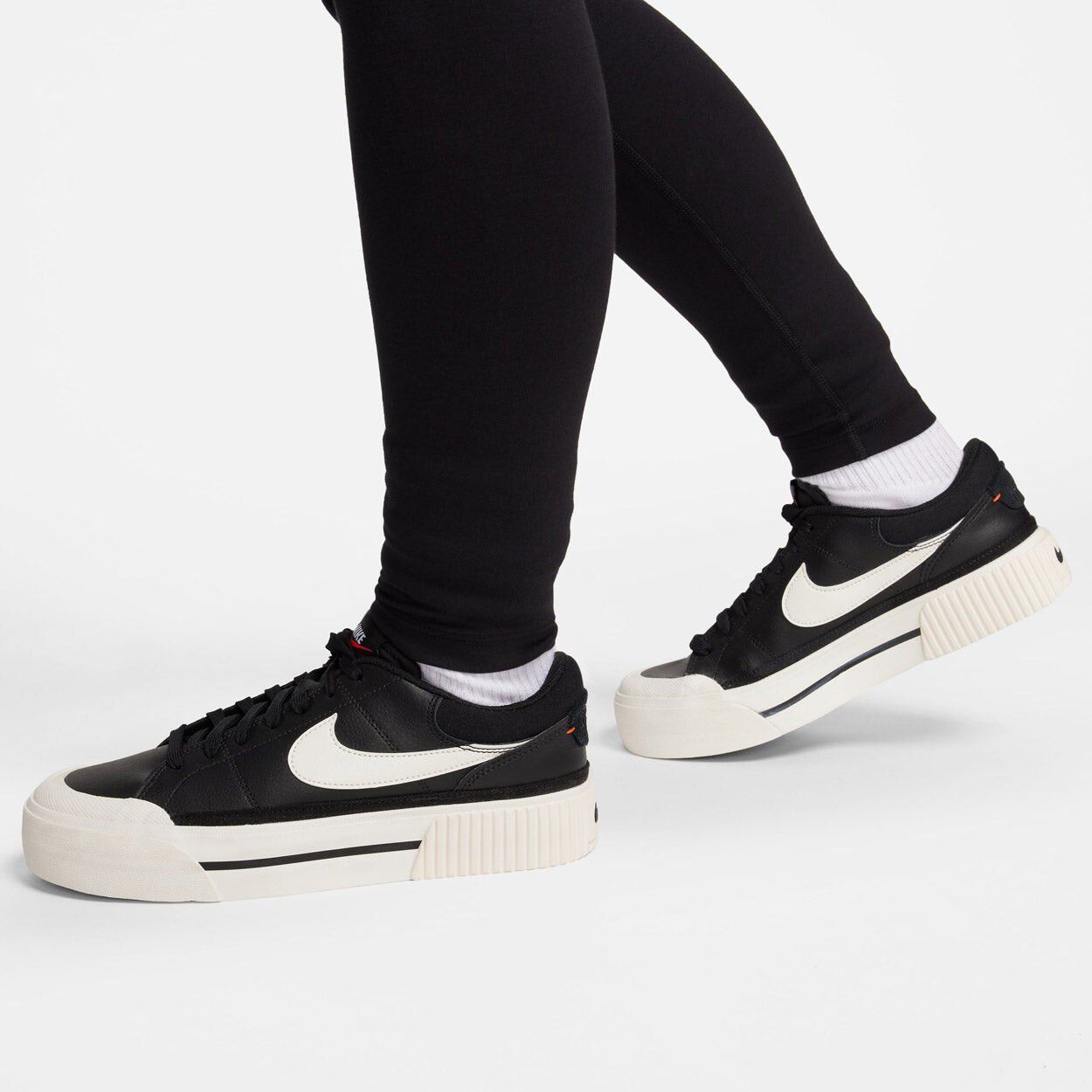 Sportswear Premium Essentials High-Waisted Shine leggings