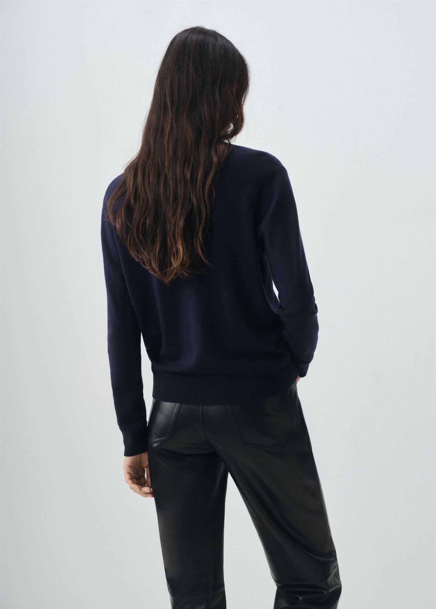 100% wool fine-knit sweater