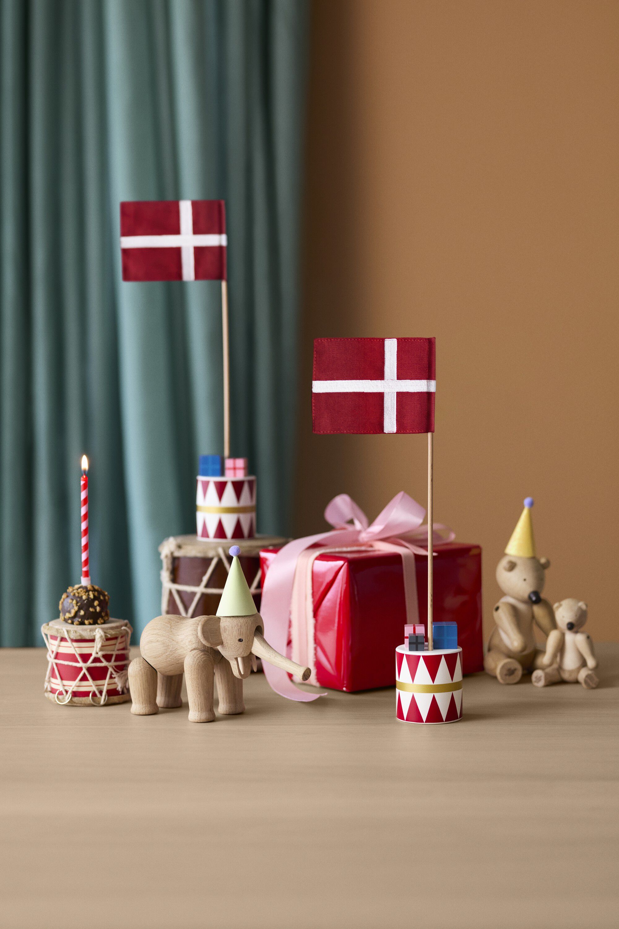 Bordflag dansk H30 cm r&oslash;d/hvid