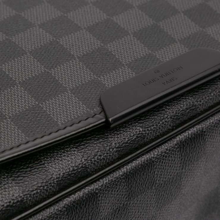 Louis Vuitton Messenger