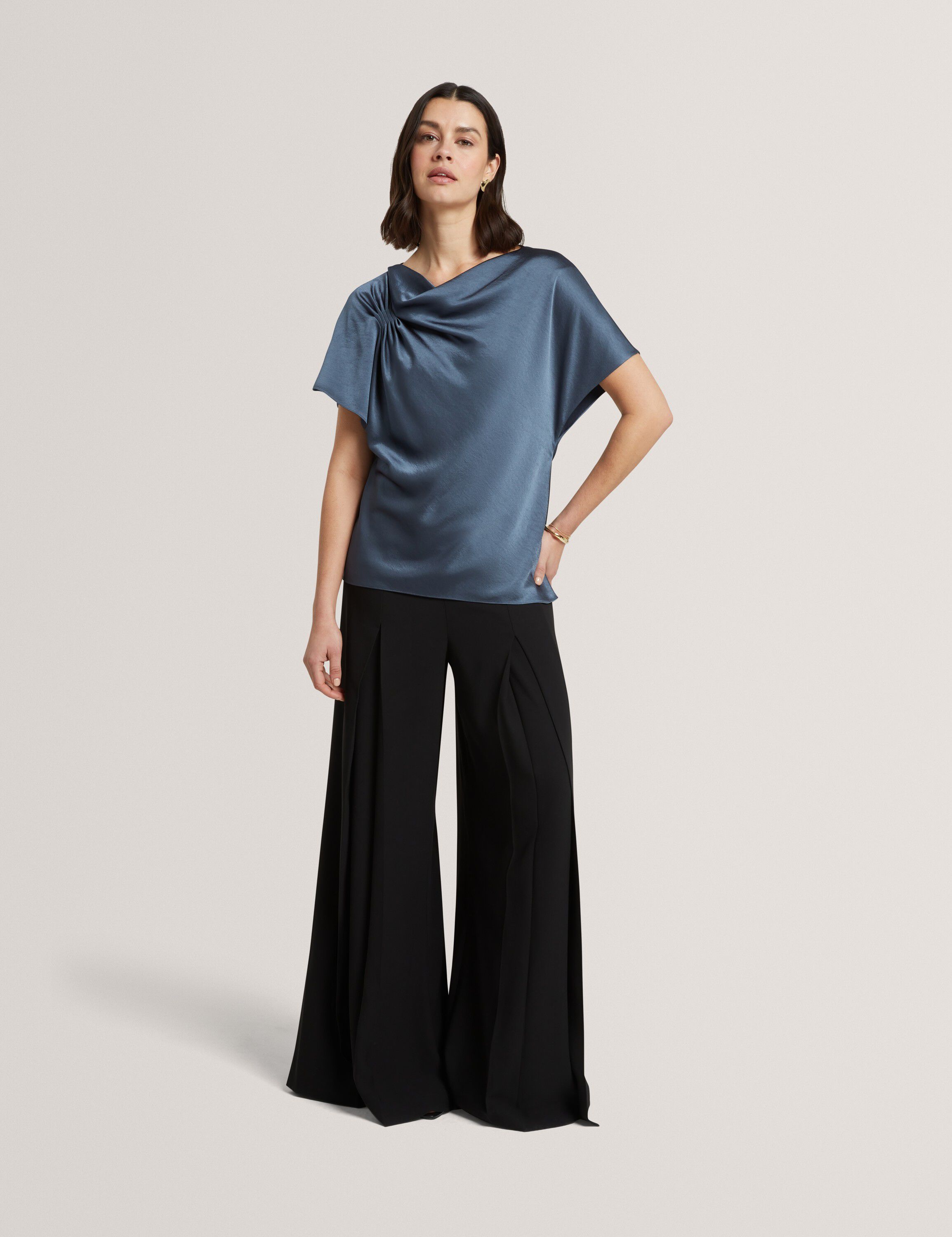 CAMMILO Short Sleeve Draped Neck to