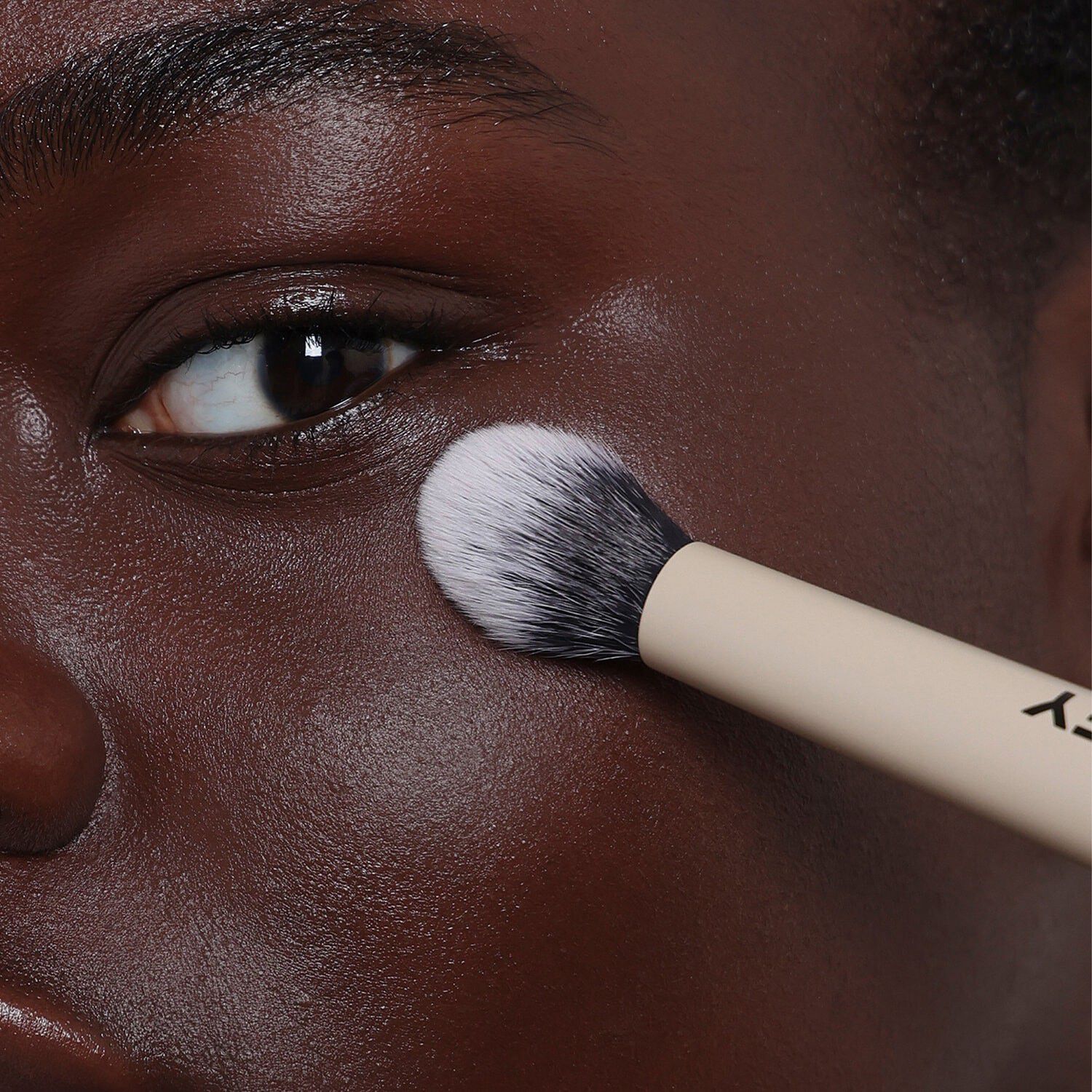 Complexion Brush - Dobbeltendet b&oslash;rste til at udtone og blende makeup
