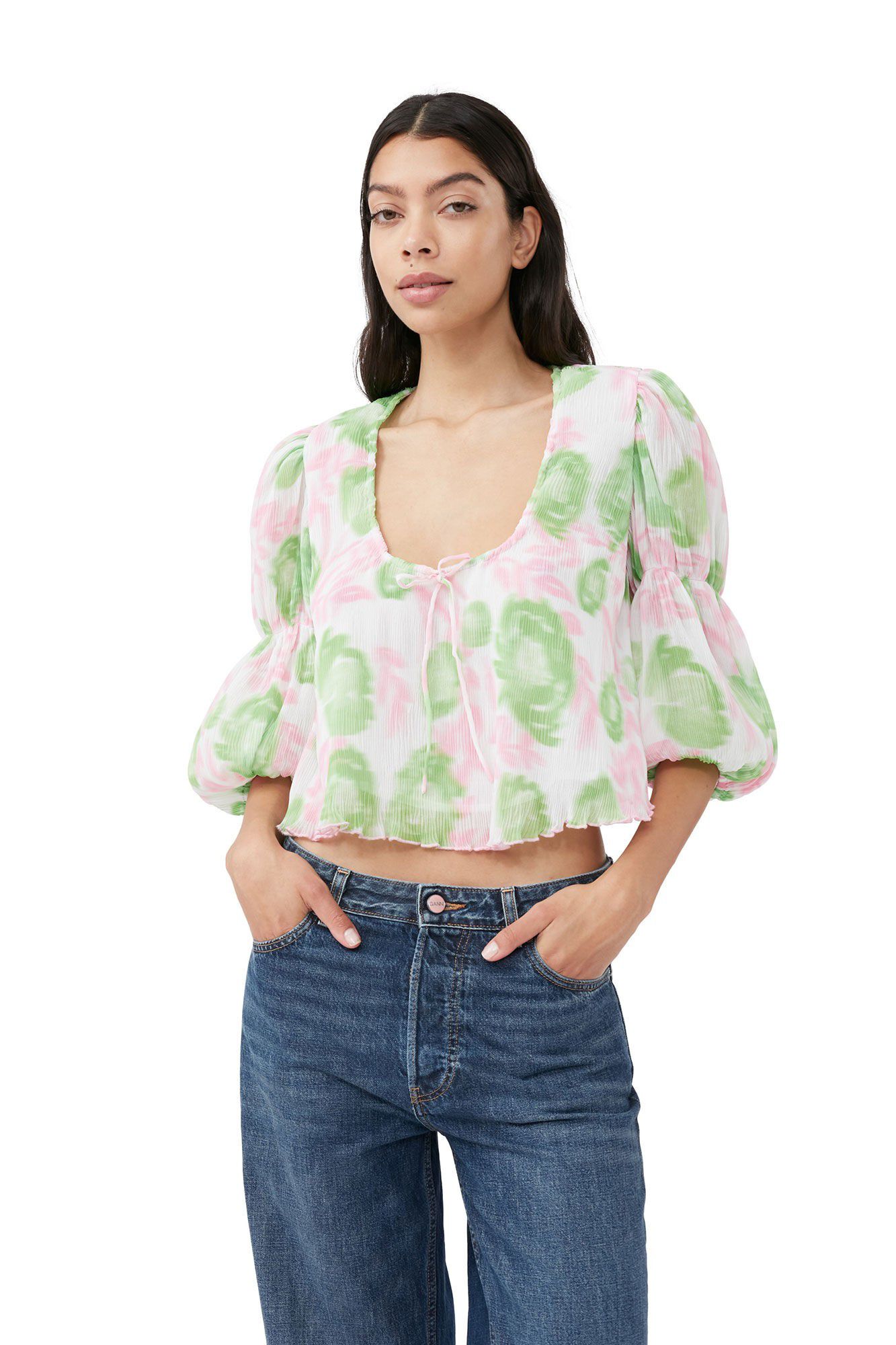 Pleated Georgette U-neck Bluse