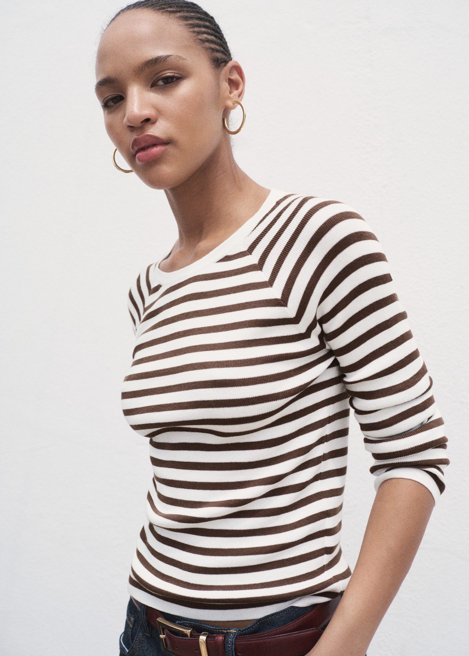 Long-sleeved fine-knit sweater