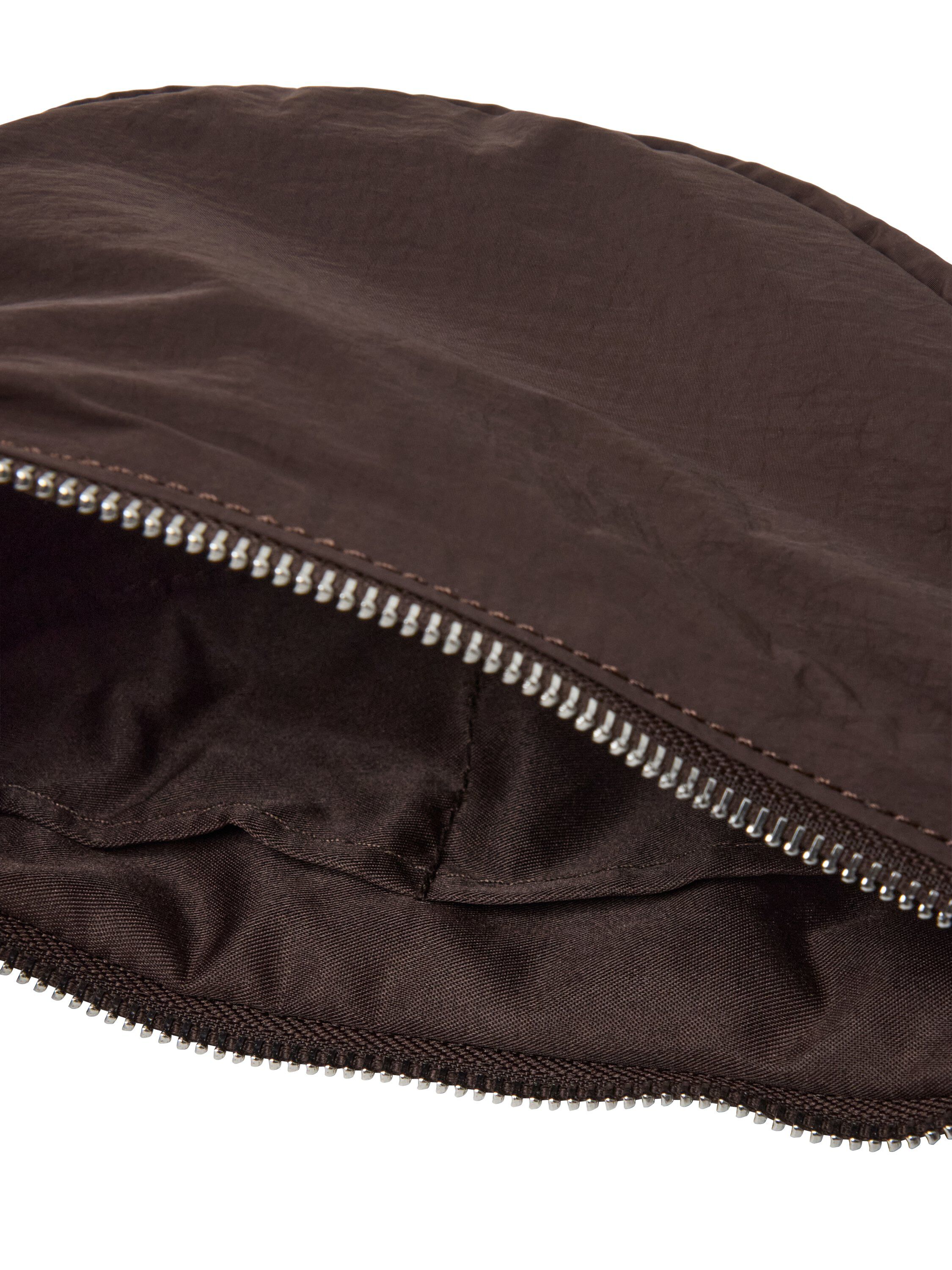 Crossbody bag with zip closure.