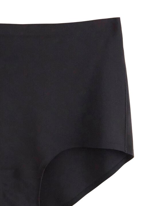 Usynlige trusser med høj talje