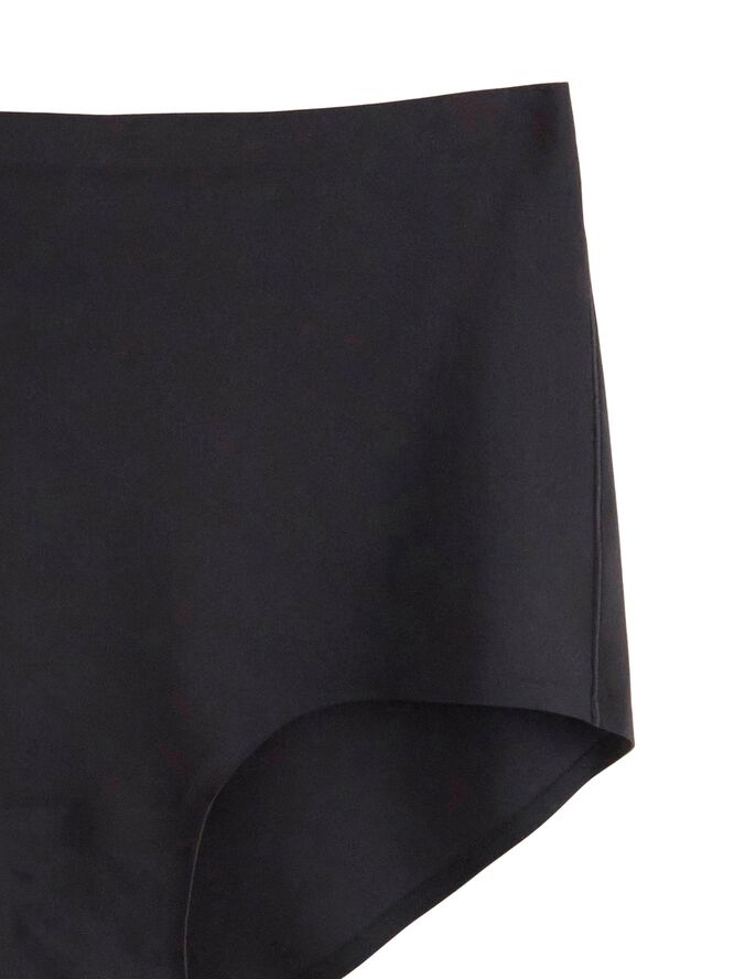 Usynlige trusser med høj talje