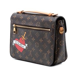 Louis Vuitton Shoulder Bags