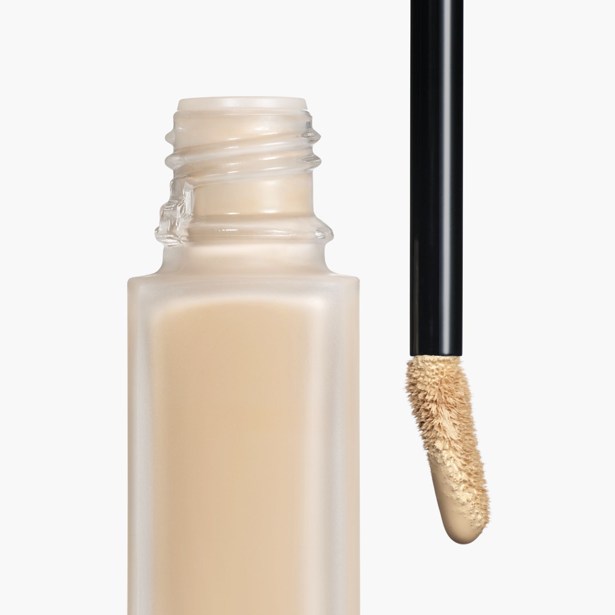 ULTRAWEAR  ALL-DAY COMFORT  FLAWLESS FINISH CONCEALER