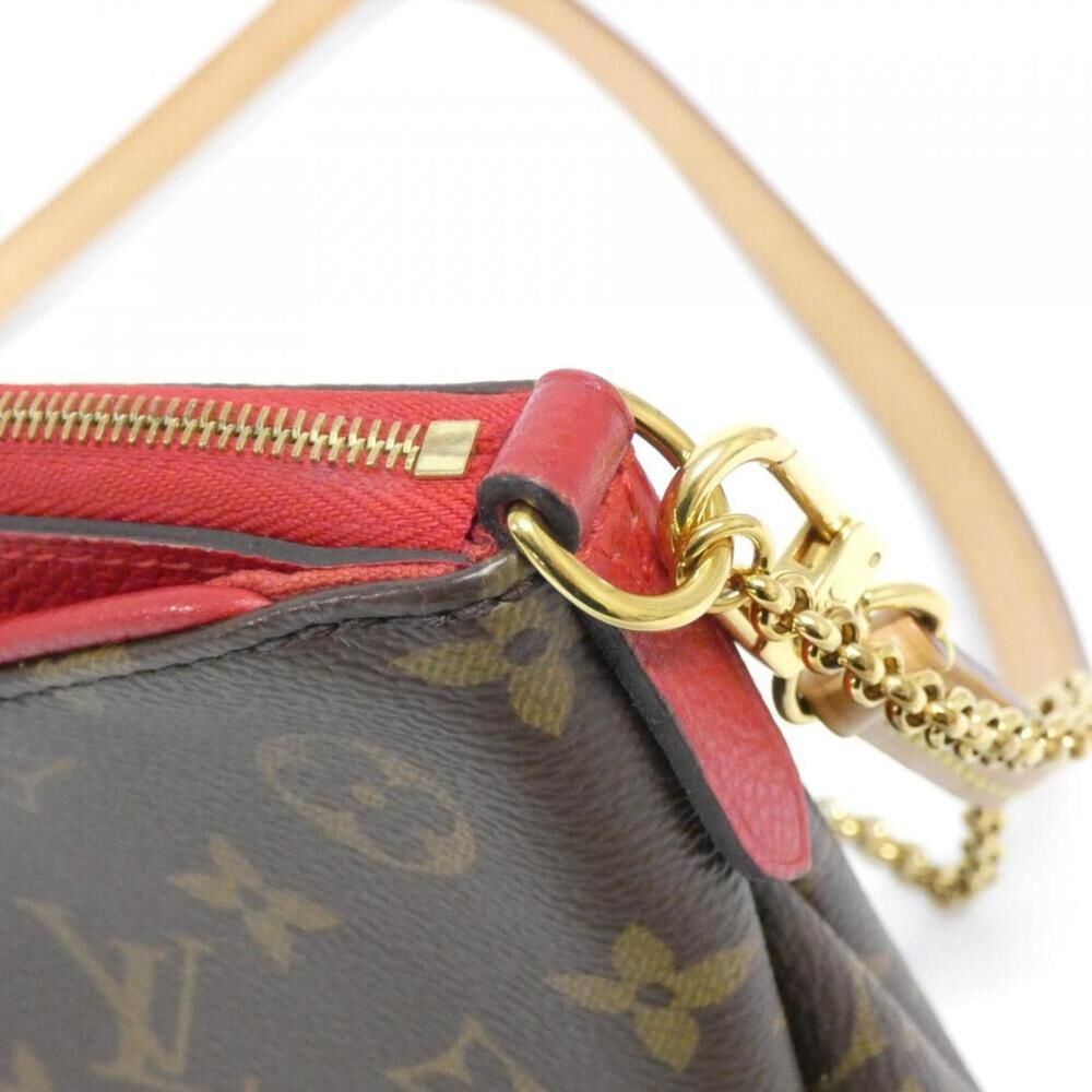Louis Vuitton Shoulder Bags