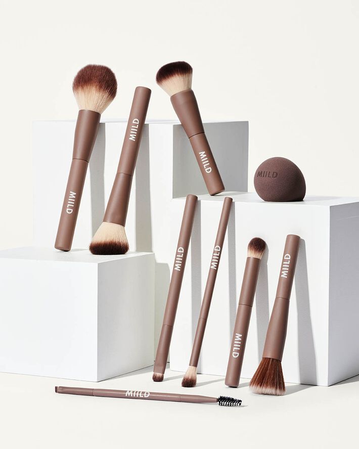 THE COMPLEXION BUFFER BRUSH
