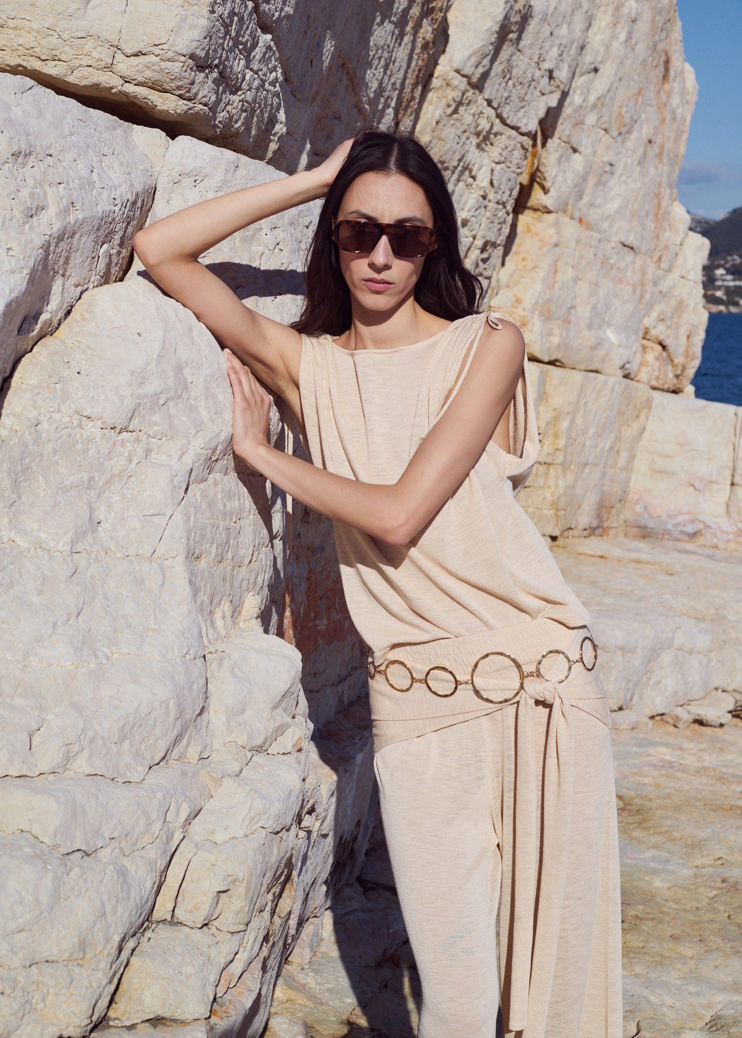 Fine knit trousers with knot detail