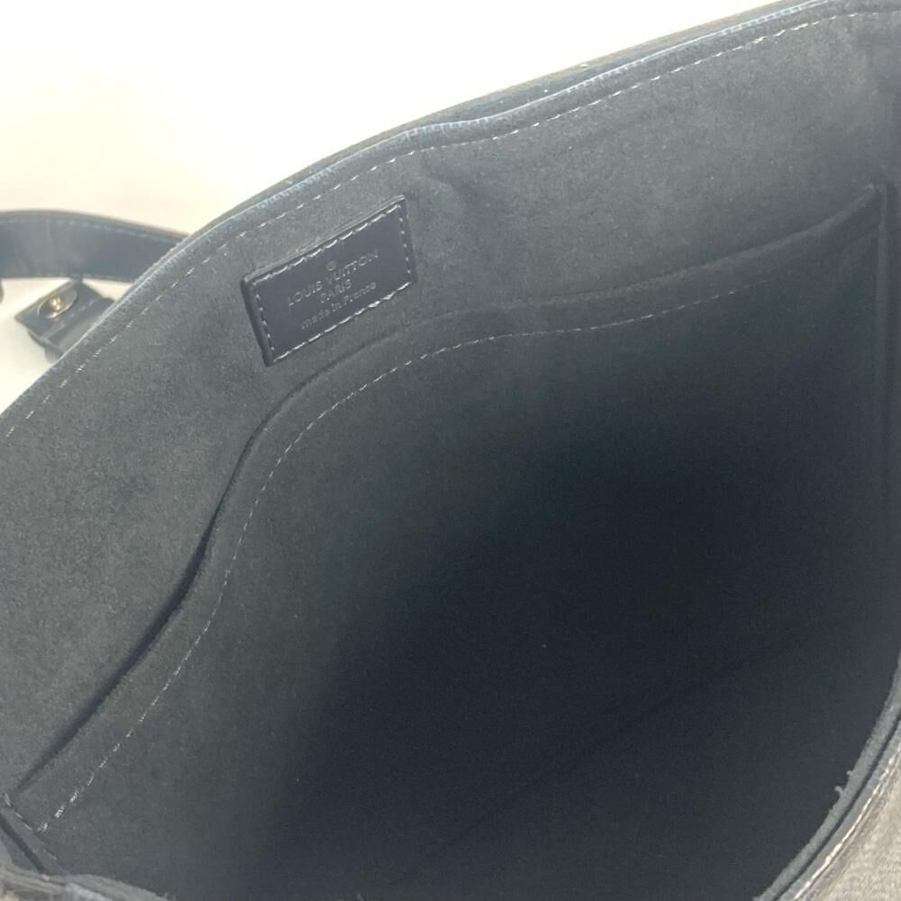 Louis Vuitton Messenger