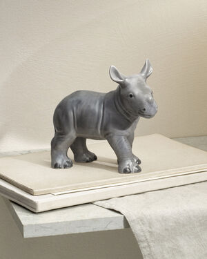 Årets figur 2025, babynæsehorn, 12 cm