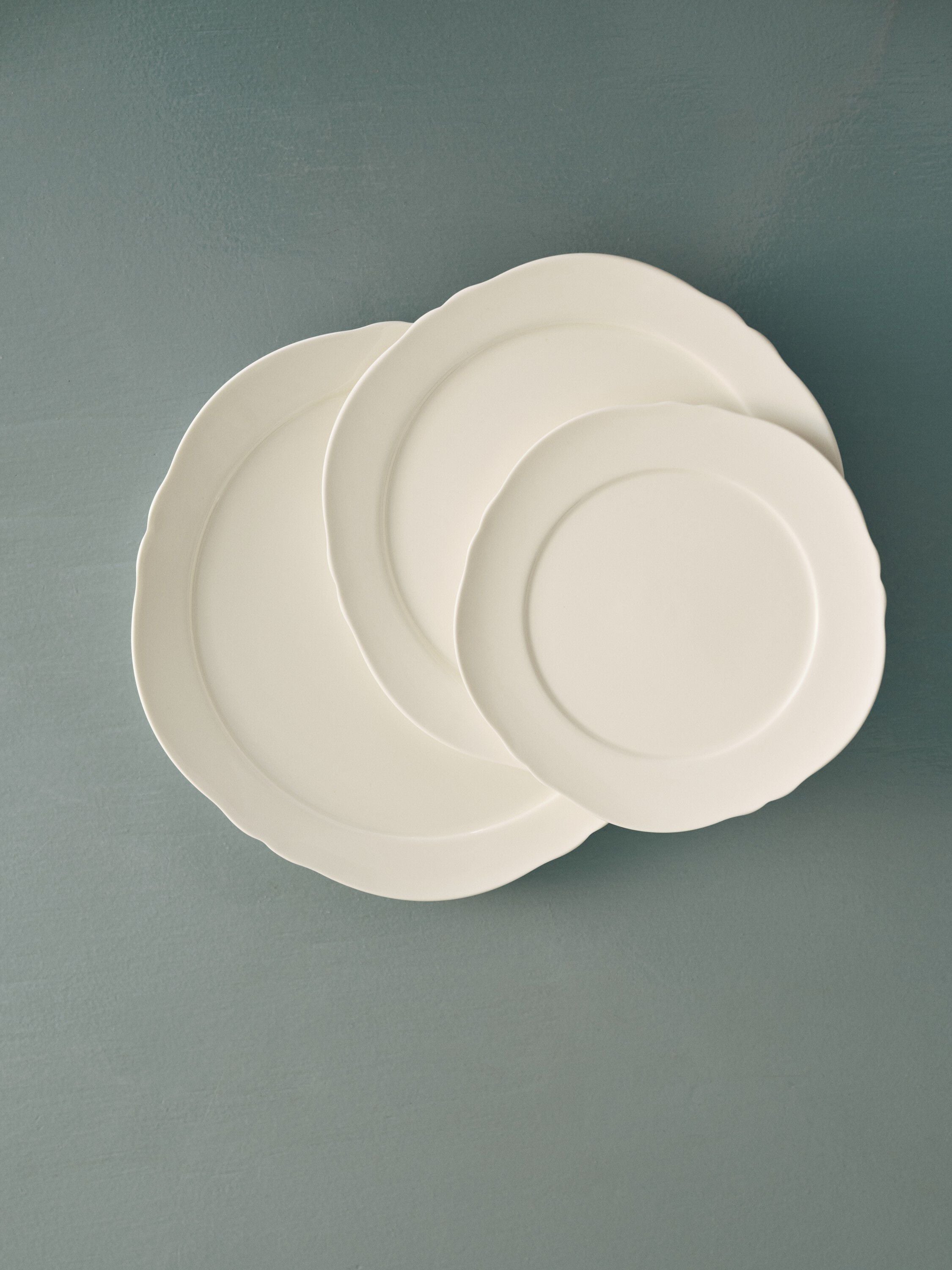 DINNER PLATE 01 WHITE SILHOUETTE