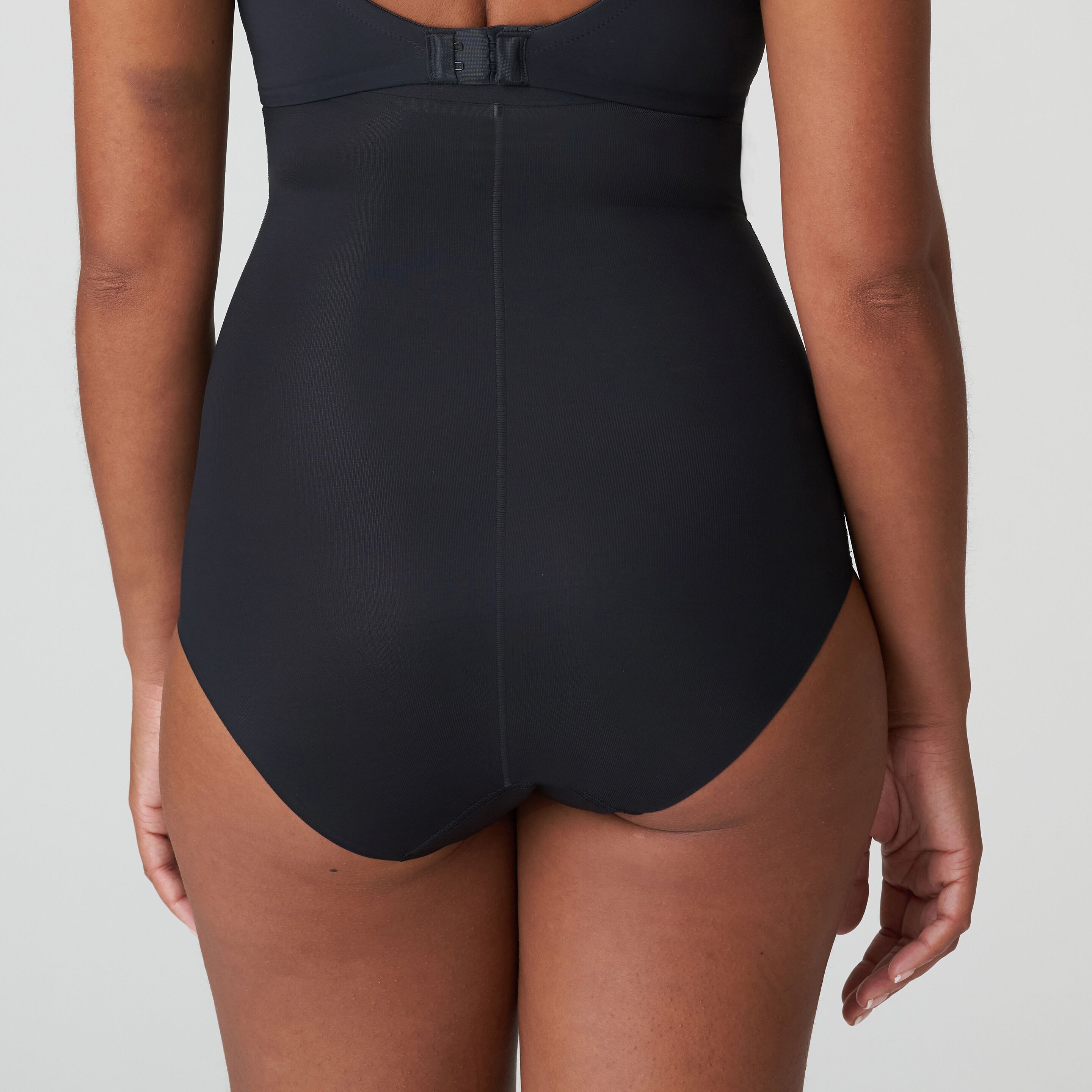 Figuras udglattende h&oslash;je trusser