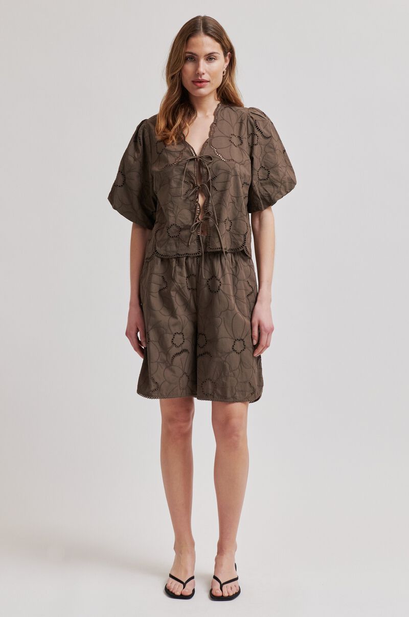 Avrille Shorts