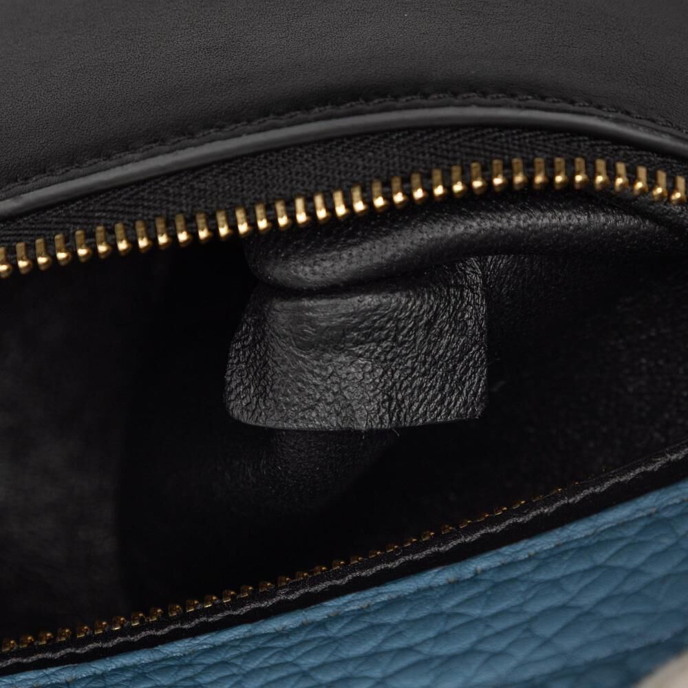 C&eacute;line Trapeze