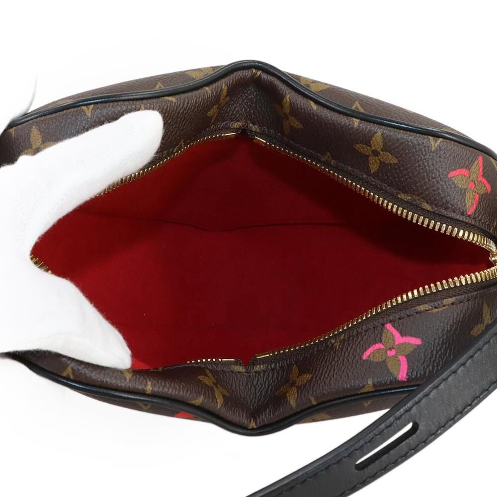 Louis Vuitton Shoulder Bags