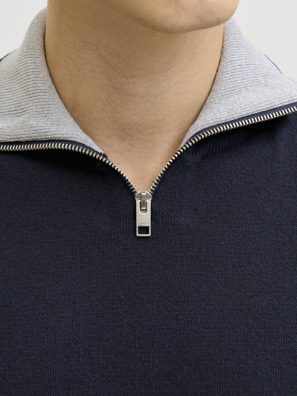 JREBBEATON KNIT HALF ZIP