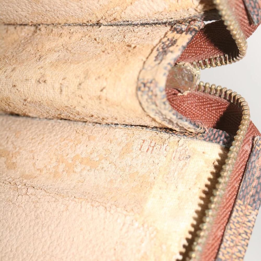 Louis Vuitton Poche Toilette