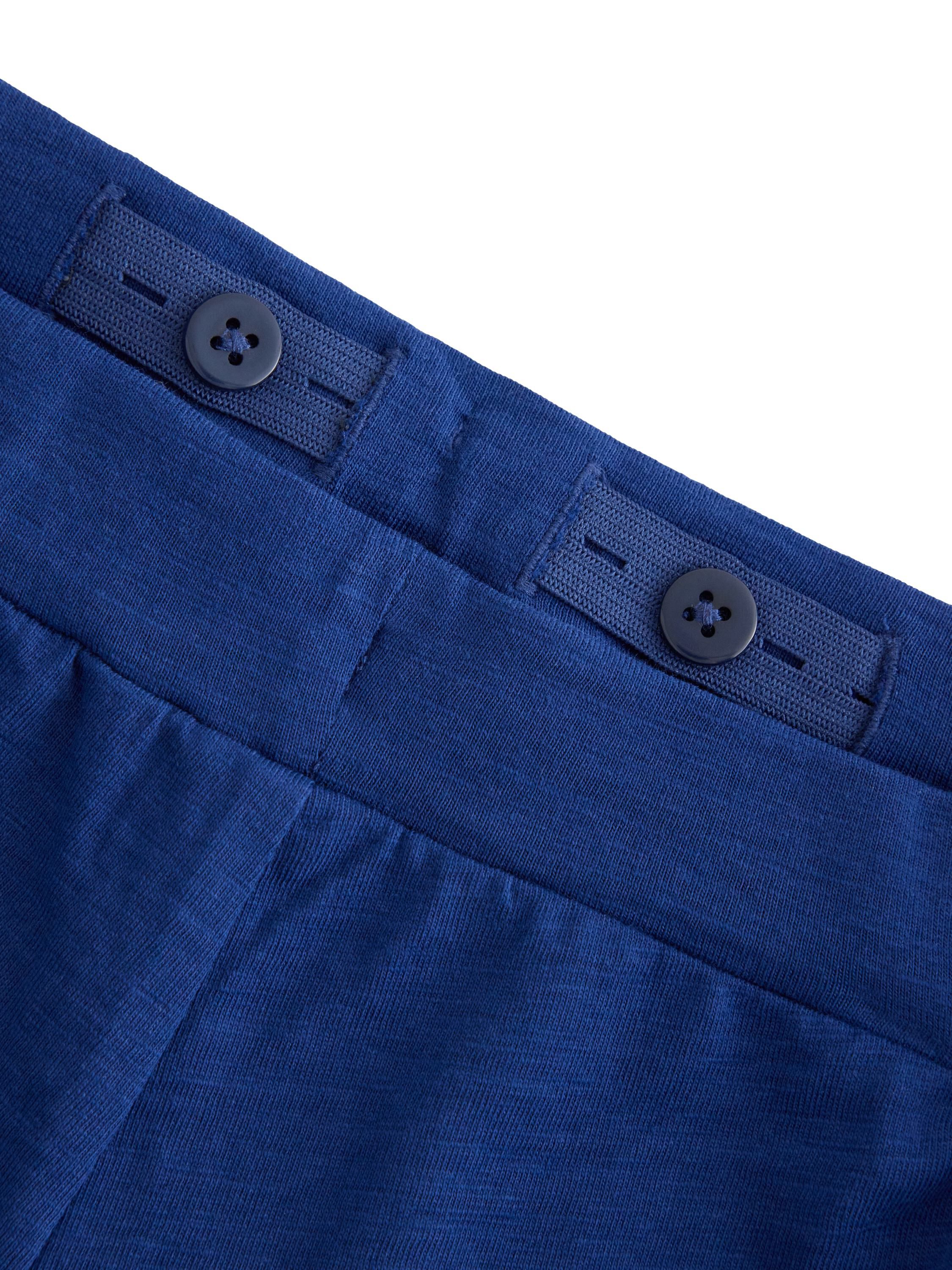 L&oslash;stsittende mellomlange shorts i s