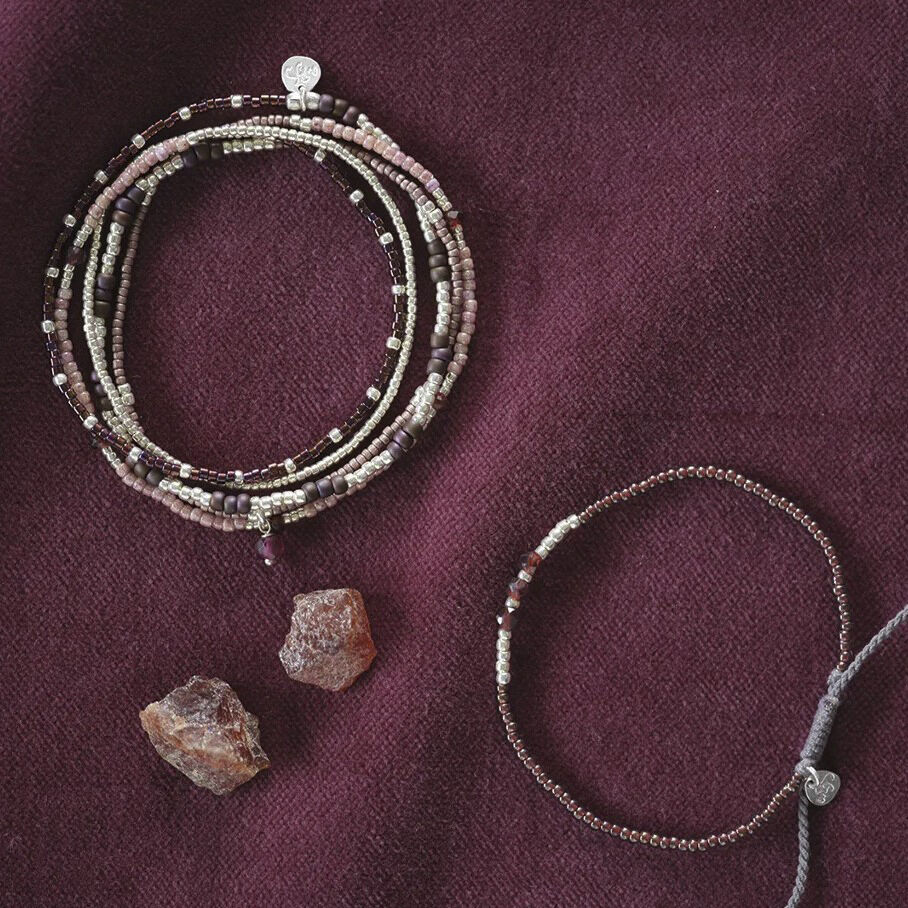 Decent Garnet Bracelet SC