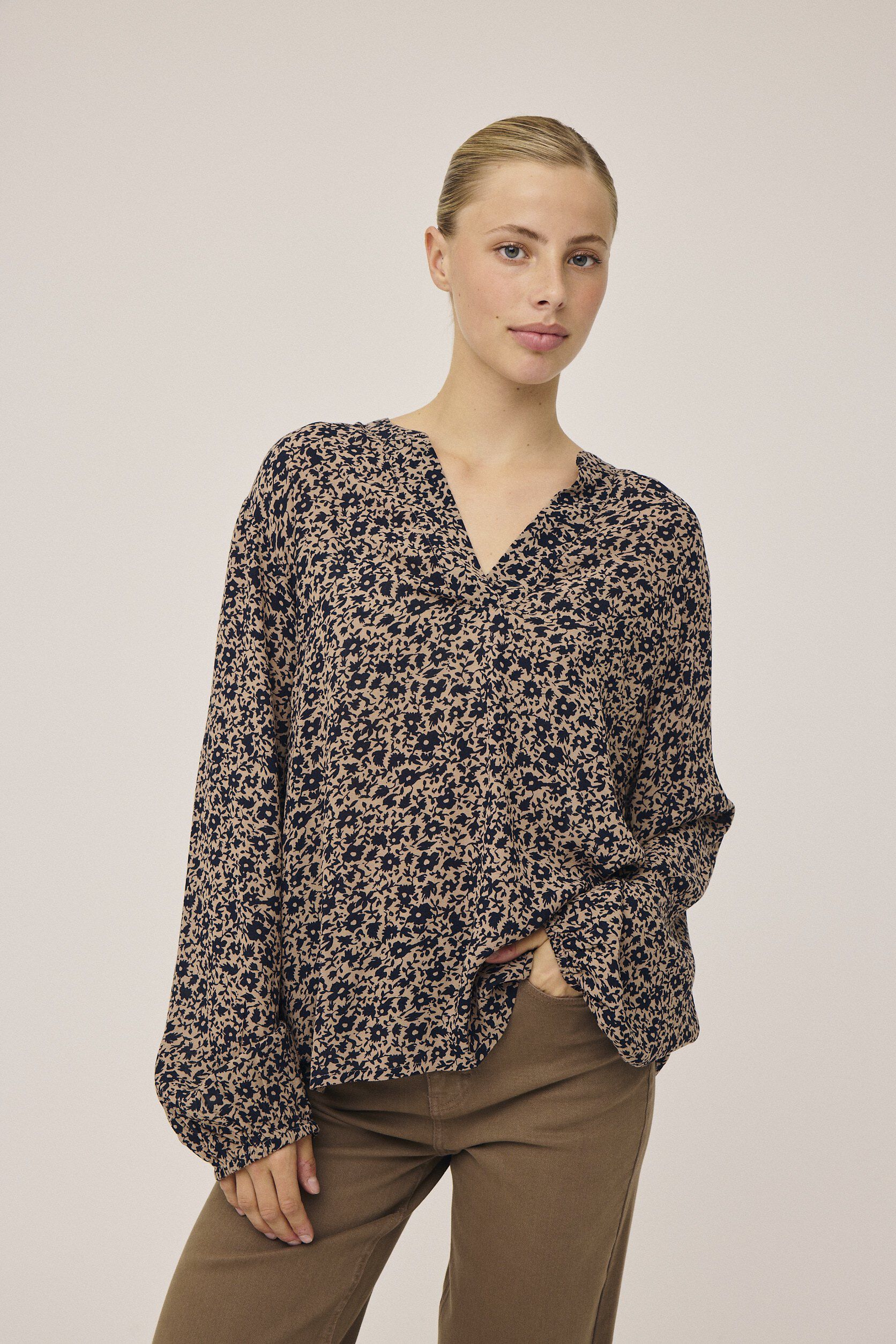 Gabi 4 Lang&aelig;rmede bluse - 100% Viskose