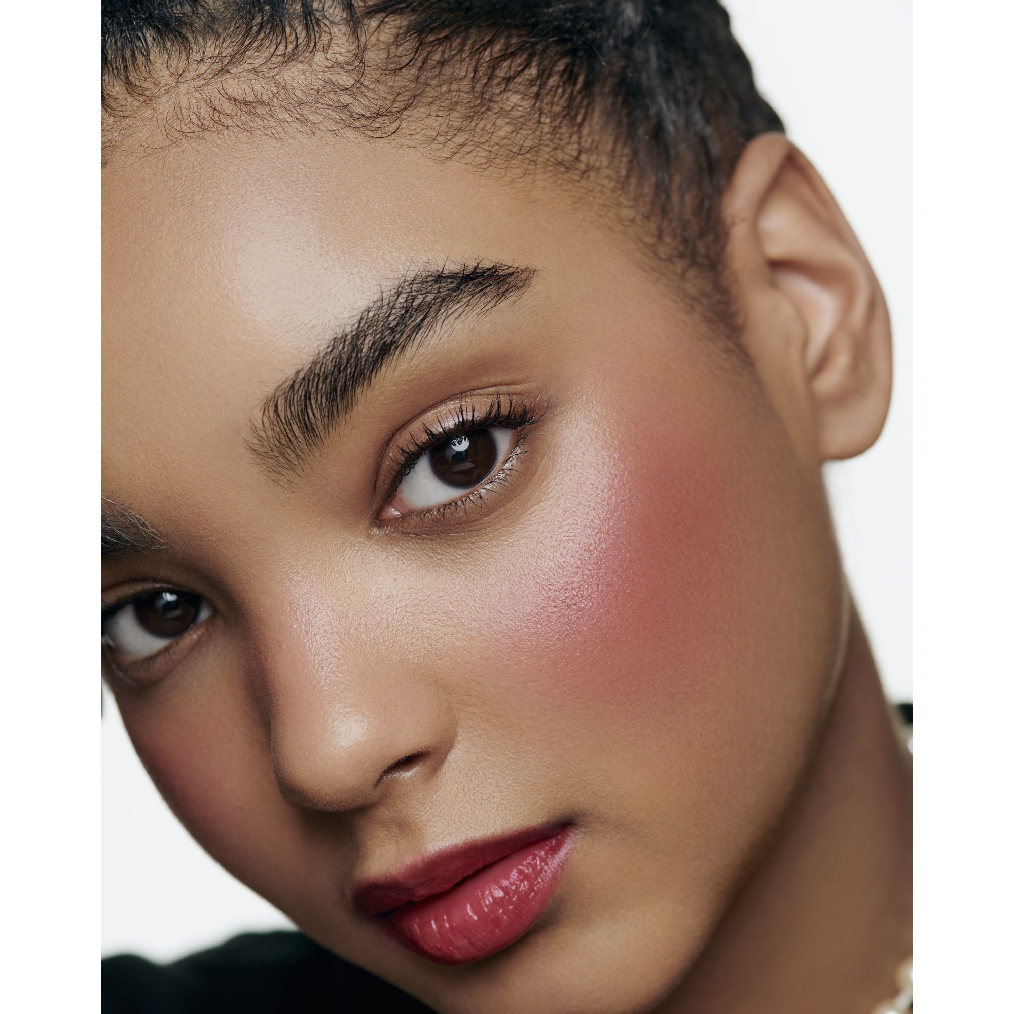 FREMH&AElig;VER FARVEN GIVER N&AElig;RING FYLDE