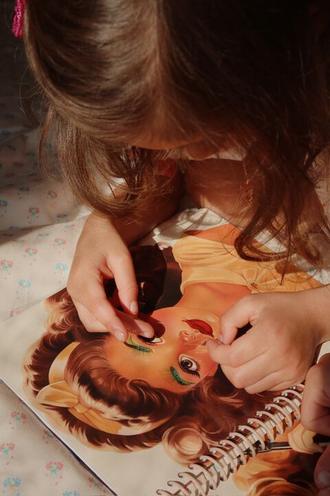 GLAM ME UP STICKER BOOK