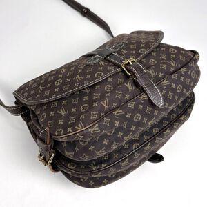 Louis Vuitton Saumur