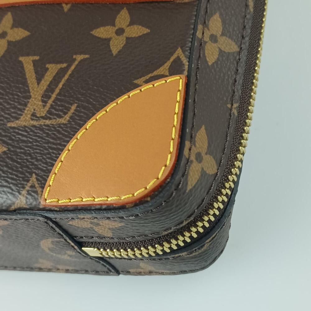 Louis Vuitton Shoulder Bags