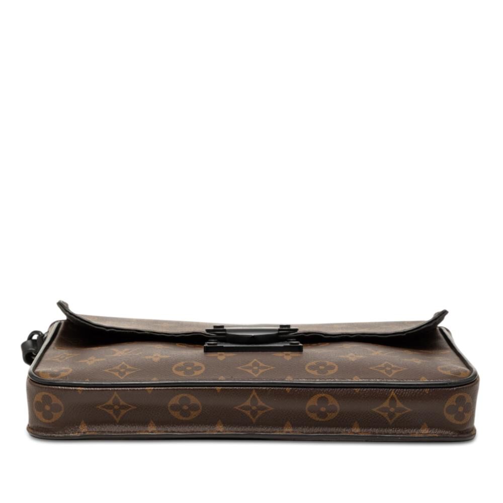 Louis Vuitton Clutch