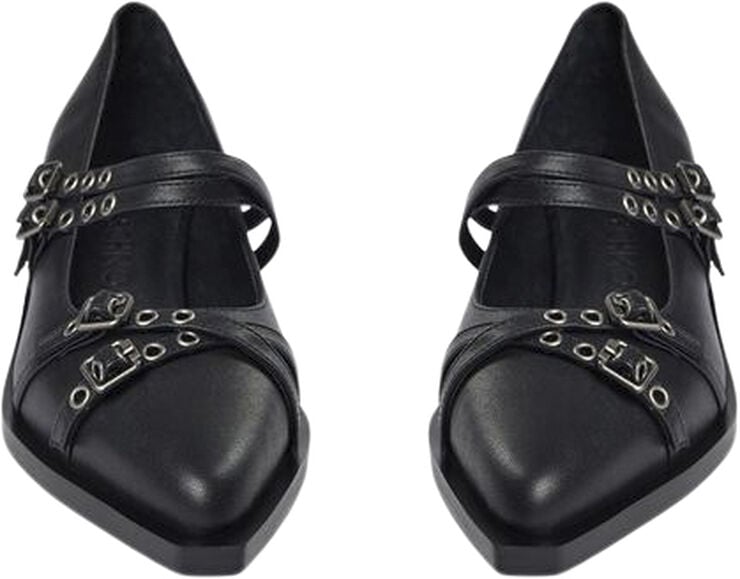 Shoe