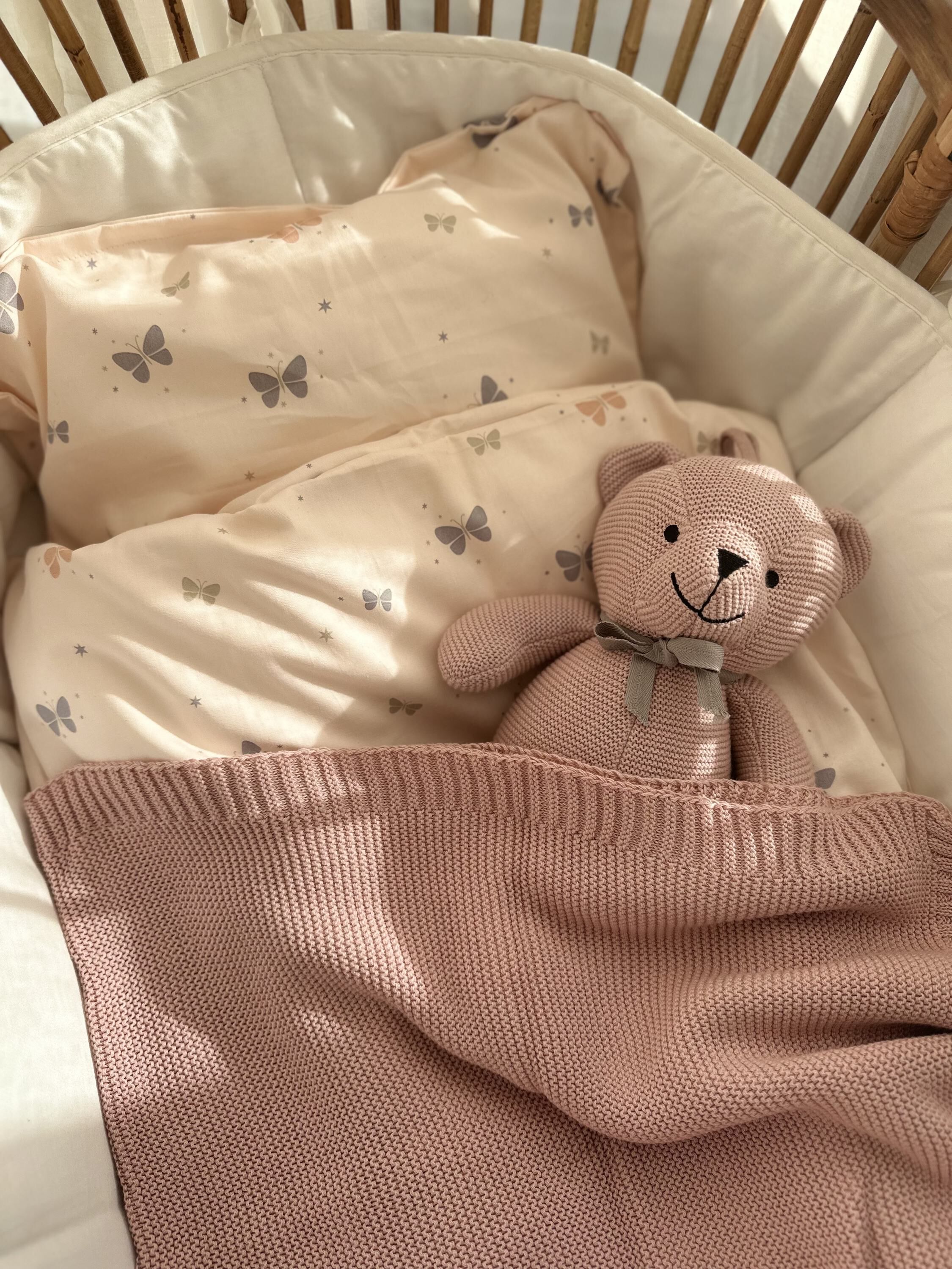 Strikket babyt&aelig;ppe