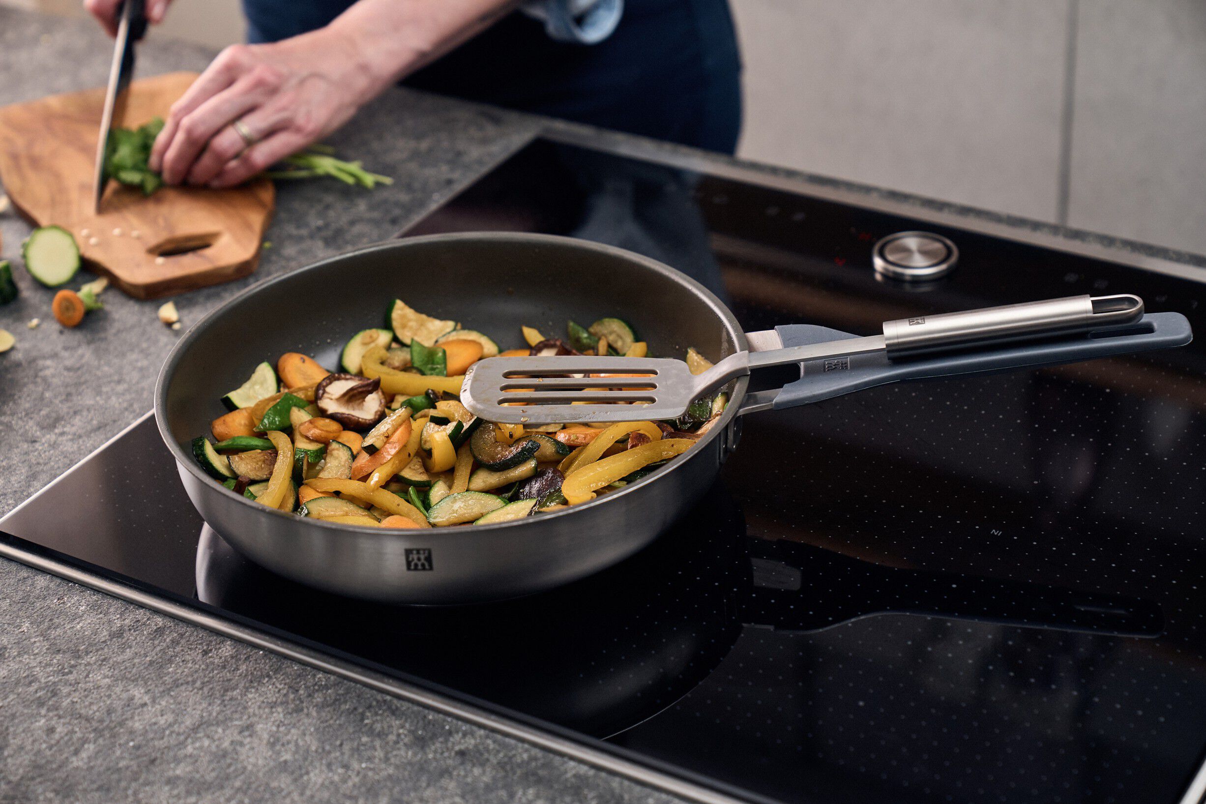 Simplify Stegepande, 24 cm, 18/10 rustfrit st&aring;l, Keramisk be