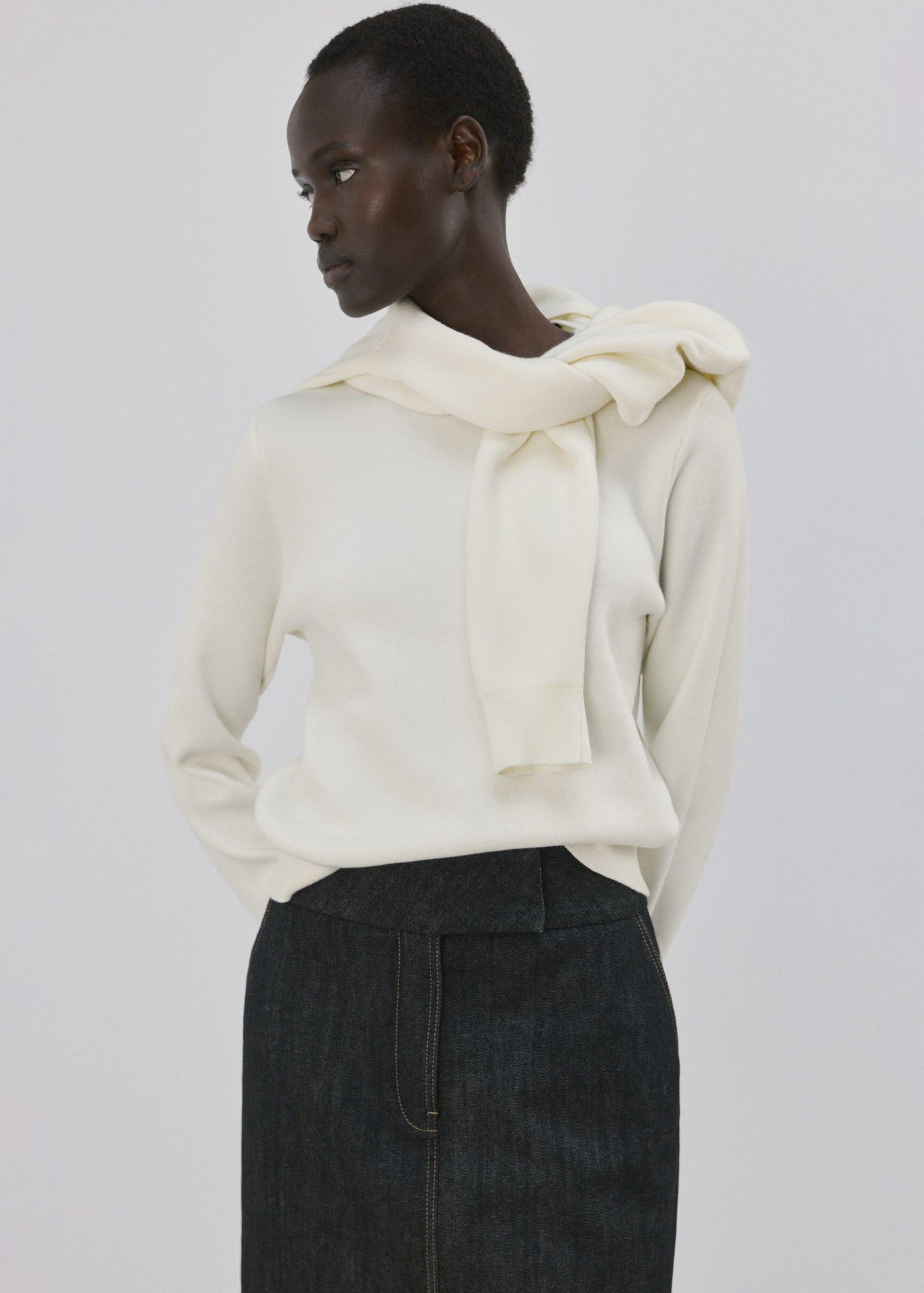 Buttoned cuffs sweater